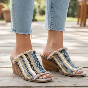 Lucky Brand Blue and Tan Woven Wedges Sz 7.5